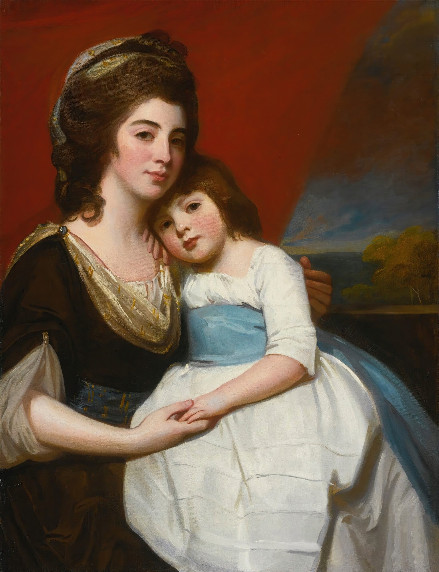 Retrato de uma mulher com cabelo escuro e uma criança pequena ao seu lado, ambos olhando para frente. A mulher está em um vestido escuro com detalhes dourados, e a criança em um vestido branco com uma faixa azul. O fundo é vermelho e azul paisagem.