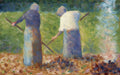 Pintura a óleo de Georges Seurat, "Camponesas no Campo", exibindo duas figuras femininas trabalhando a terra com enxadas, em um campo verde vibrante sob um céu azul claro. As cores são aplicadas em pontos e traços curtos, característicos do Pontilhismo, criando uma textura rica e luminosa.