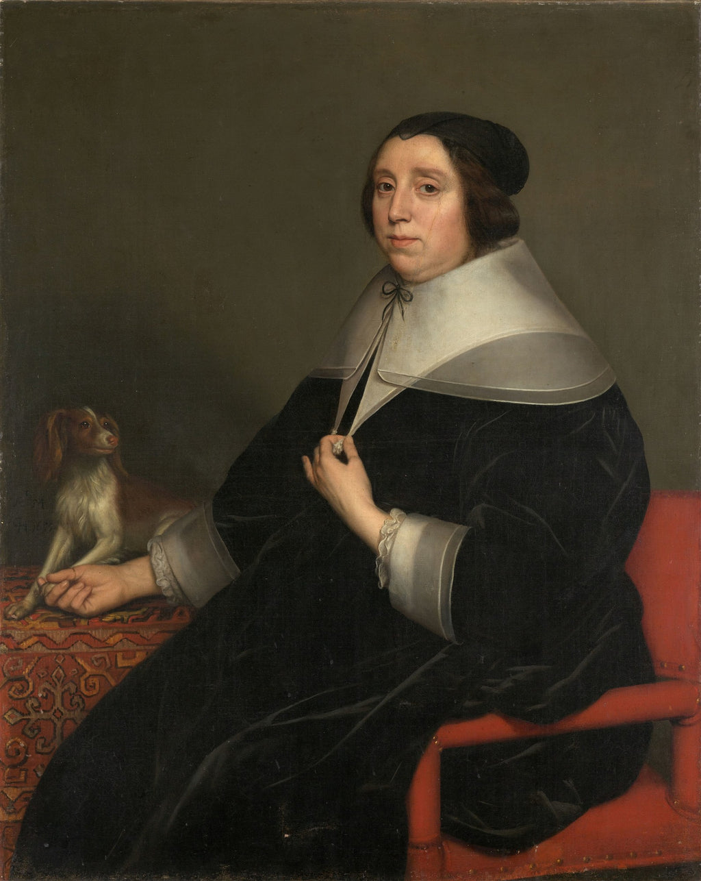 Retrato de uma mulher de meia-idade com touca escura, gola branca larga e vestido preto, sentada com um pequeno cão marrom e branco ao seu lado, em um fundo neutro. Atribuída a Gerard van Honthorst.