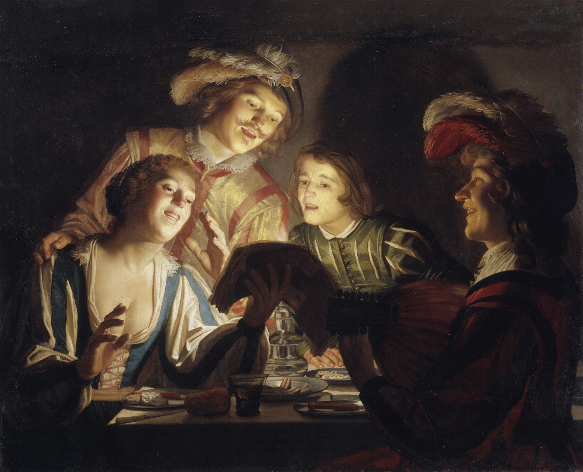 Quadro decorativo 'O Concerto' de Gerard van Honthorst, mostrando quatro figuras cantando e tocando alaúde em uma cena noturna iluminada por uma luz dramática. As pessoas estão sentadas ao redor de uma mesa com copos e pratos. O homem à direita toca um alaúde, uma mulher canta com as mãos levantadas e dois homens jovens observam e cantam.