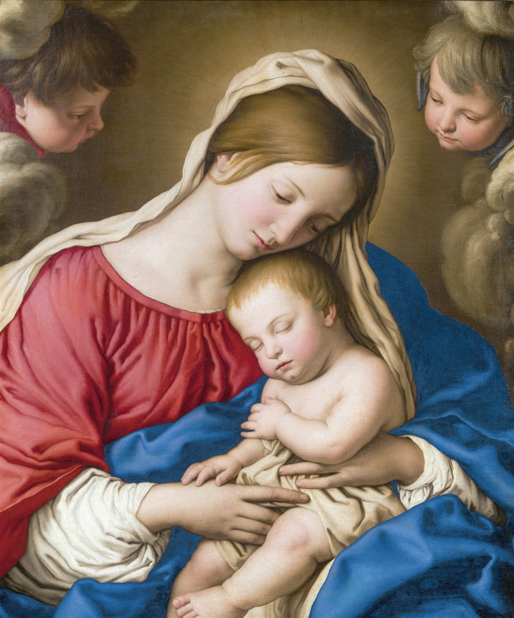 Quadro decorativo com a pintura 'A Virgem e o Menino com Anjos' de Sassoferrato, mostrando Maria com um véu branco, vestindo vermelho e azul, segurando o Menino Jesus adormecido em seus braços, com dois anjos observando no fundo. A imagem evoca paz e amor maternal.