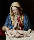 Quadro decorativo da Virgem Maria de Sassoferrato, uma pintura barroca com a Virgem e o menino Jesus, em tons de azul, vermelho e dourado, com fundo escuro