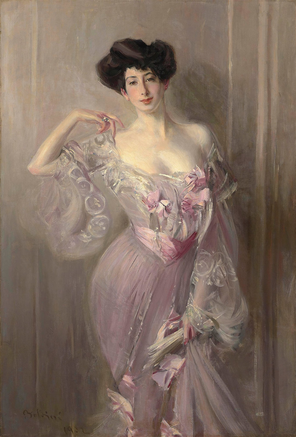 Retrato de uma mulher elegante de cabelos escuros e vestido rosa claro, atribuído a Giovanni Boldini. A mulher olha fixamente para frente, com um anel de diamante em seu dedo. A pintura tem pinceladas expressivas e um fundo neutro.