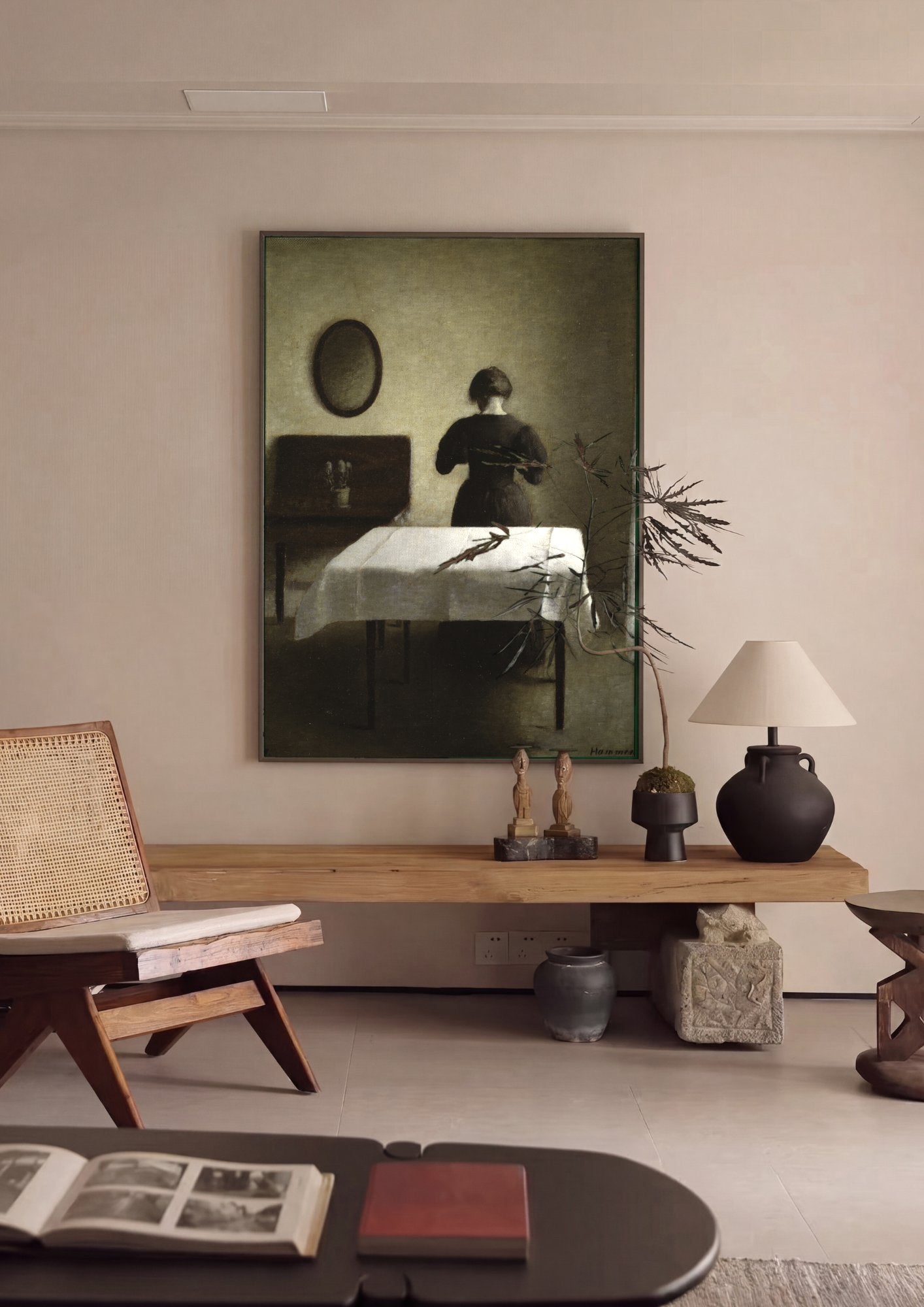 Quadro Decorativo Interior com Mulher - Hammershøi em ambiente decorado