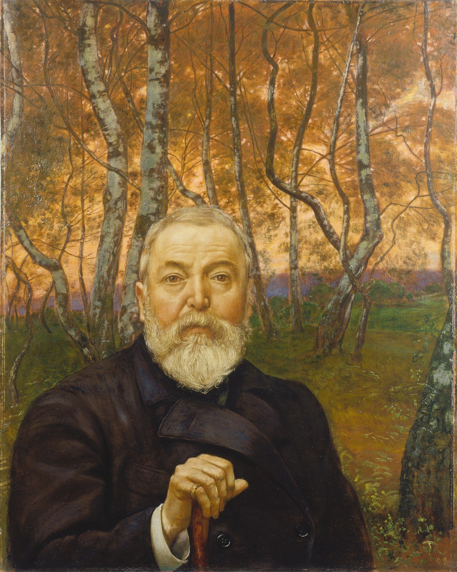 Quadro decorativo com retrato de um homem idoso barbudo em primeiro plano, vestindo casaco escuro, segurando uma bengala, com uma paisagem outonal de árvores de troncos claros e folhagem alaranjada ao fundo. Obra de Hans Thoma.