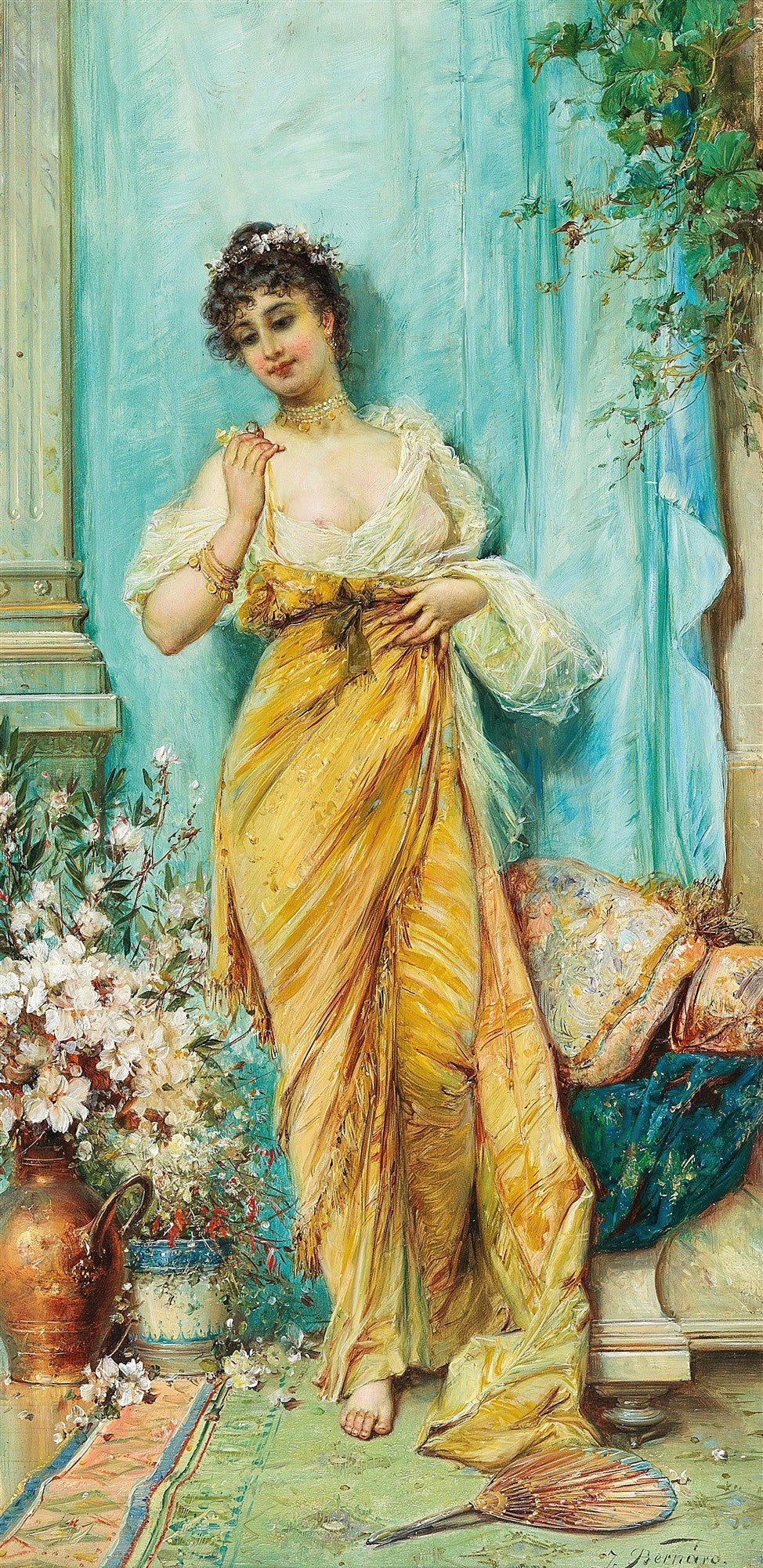 Pintura a óleo de Hans Zatzka, "A Mulher Oriental", retratando uma mulher jovem com cabelo escuro e flores no cabelo, vestindo um vestido amarelo esvoaçante e top branco translúcido. Ela está em um cenário clássico com uma coluna, cortinas azuis e folhagens verdes, com um leque no chão. O estilo é romântico e acadêmico.