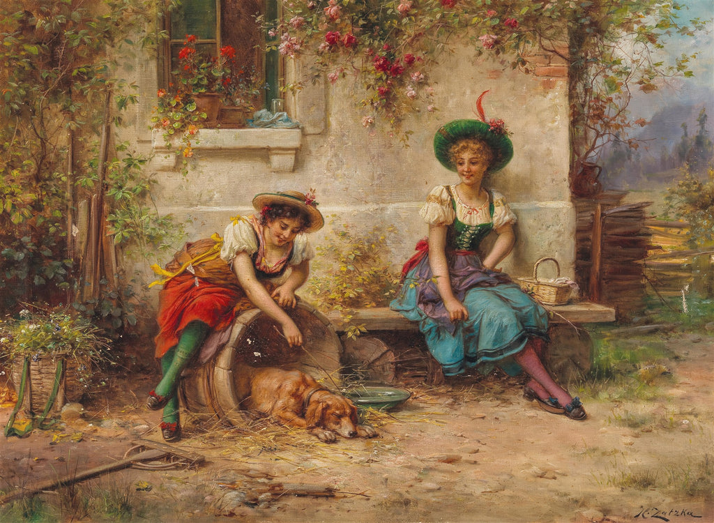 Quadro decorativo mostrando duas jovens camponesas com roupas tradicionais, uma acariciando um cão adormecido em um barril, em um cenário campestre florido, obra de Hans Zatzka.