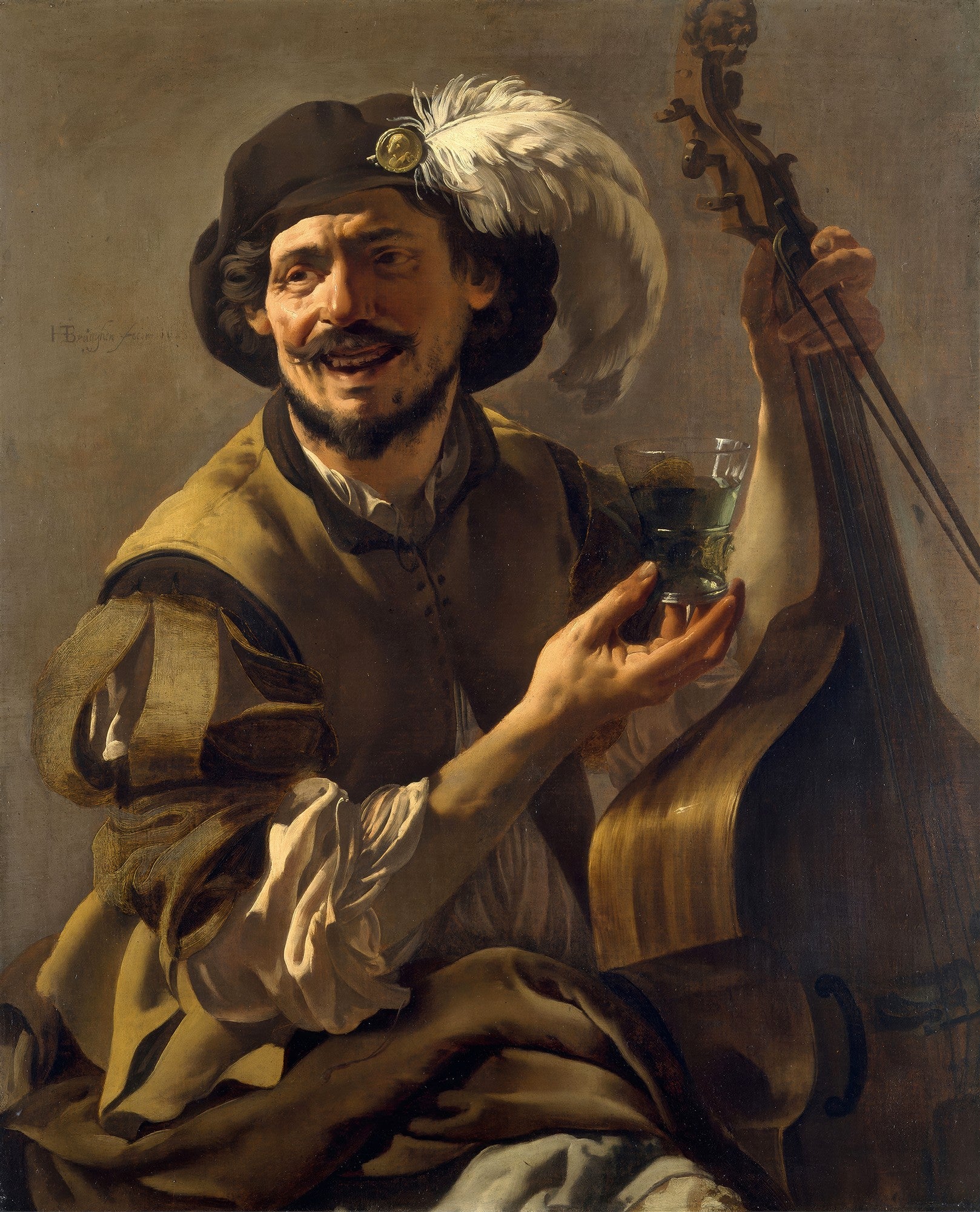 Quadro decorativo "O Cantor Alegre" de Hendrick ter Brugghen, mostrando um homem sorridente com chapéu emplumado, segurando um copo e um instrumento de cordas. A pintura exibe tons terrosos e iluminação dramática.