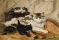 Pintura a óleo de uma gata mãe com seus filhotes, um preto brincando e outros dormindo, em tons de marrom e bege, assinado por Henriëtte Ronner-Knip, 1903.
