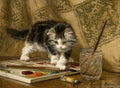 Pintura a óleo de um gatinho listrado e branco pisando delicadamente em uma paleta de pintor, com um copo de água e um pincel ao lado, sobre um fundo de tecido drapeado. A assinatura da artista Henriëtte Ronner-Knip é visível no canto inferior direito.