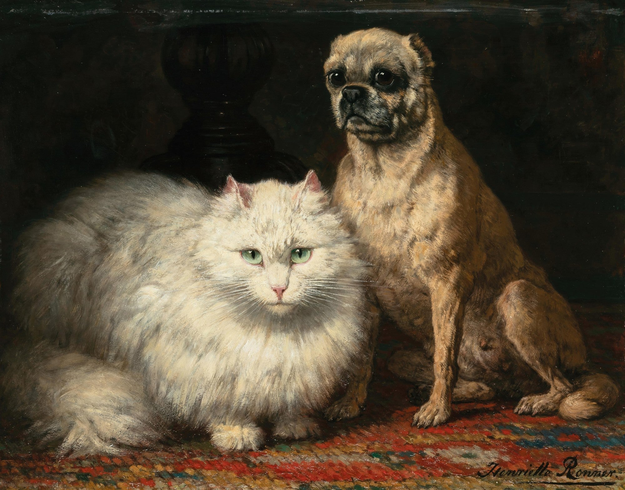 Quadro decorativo mostrando um gato persa branco de olhos verdes e um cão pug marrom sentados em um tapete estampado, sob uma mesa escura, pintados por Henriëtte Ronner Knip.