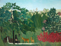 Quadro decorativo com pintura de Henri Rousseau, 'A Floresta Encantada', mostrando uma cena de selva exuberante com folhagens verdes e vermelhas, dois antílopes e uma figura humana em pé perto de uma pequena cachoeira, sob um céu azul claro.