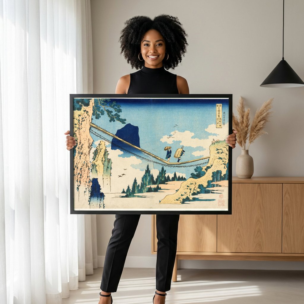 Quadro Decorativo A Ponte Suspensa de Hoki - Hokusai com modelo em ambiente