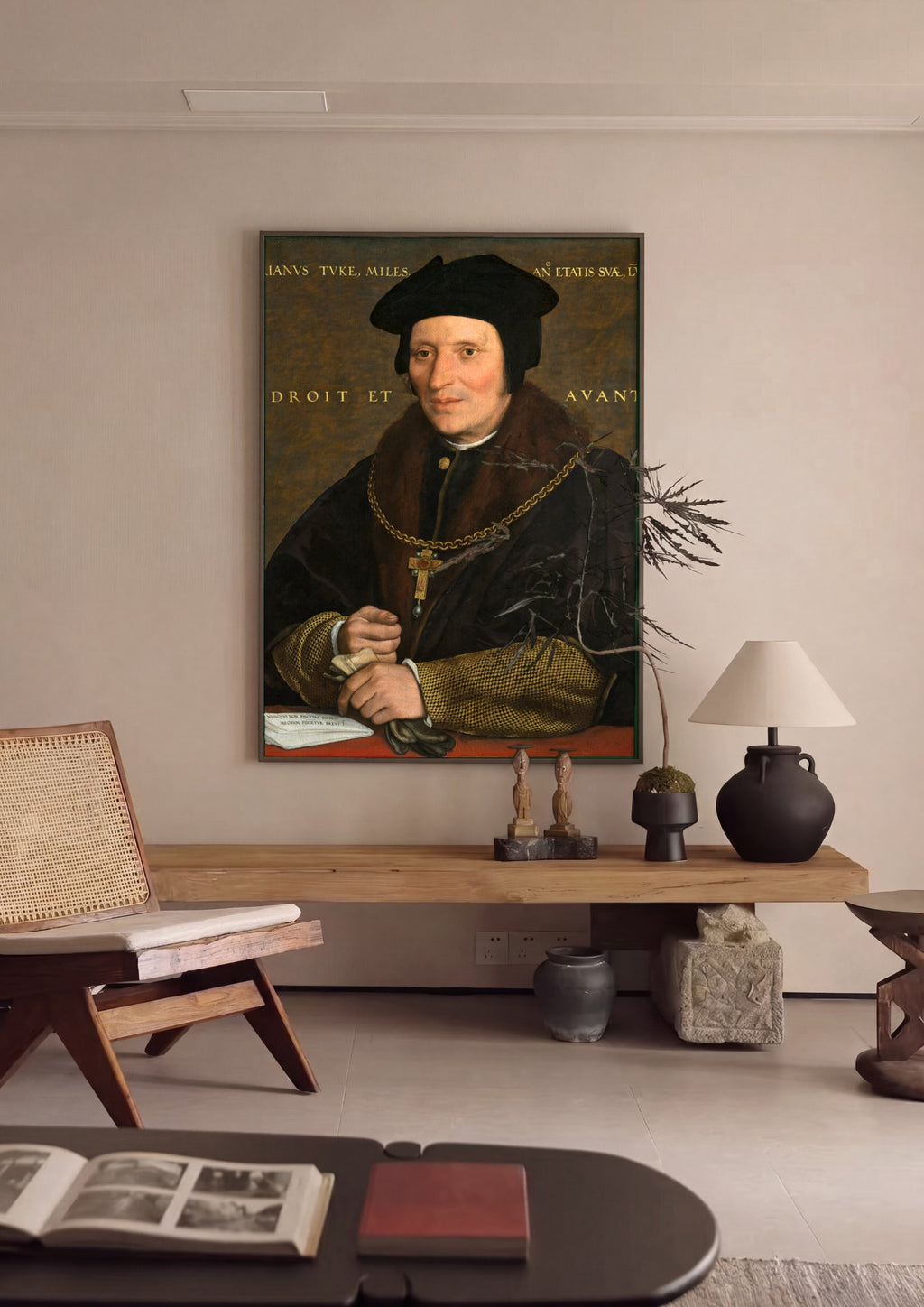 Quadro Decorativo 'Sir Brian Tuke' - Hans Holbein em ambiente decorado