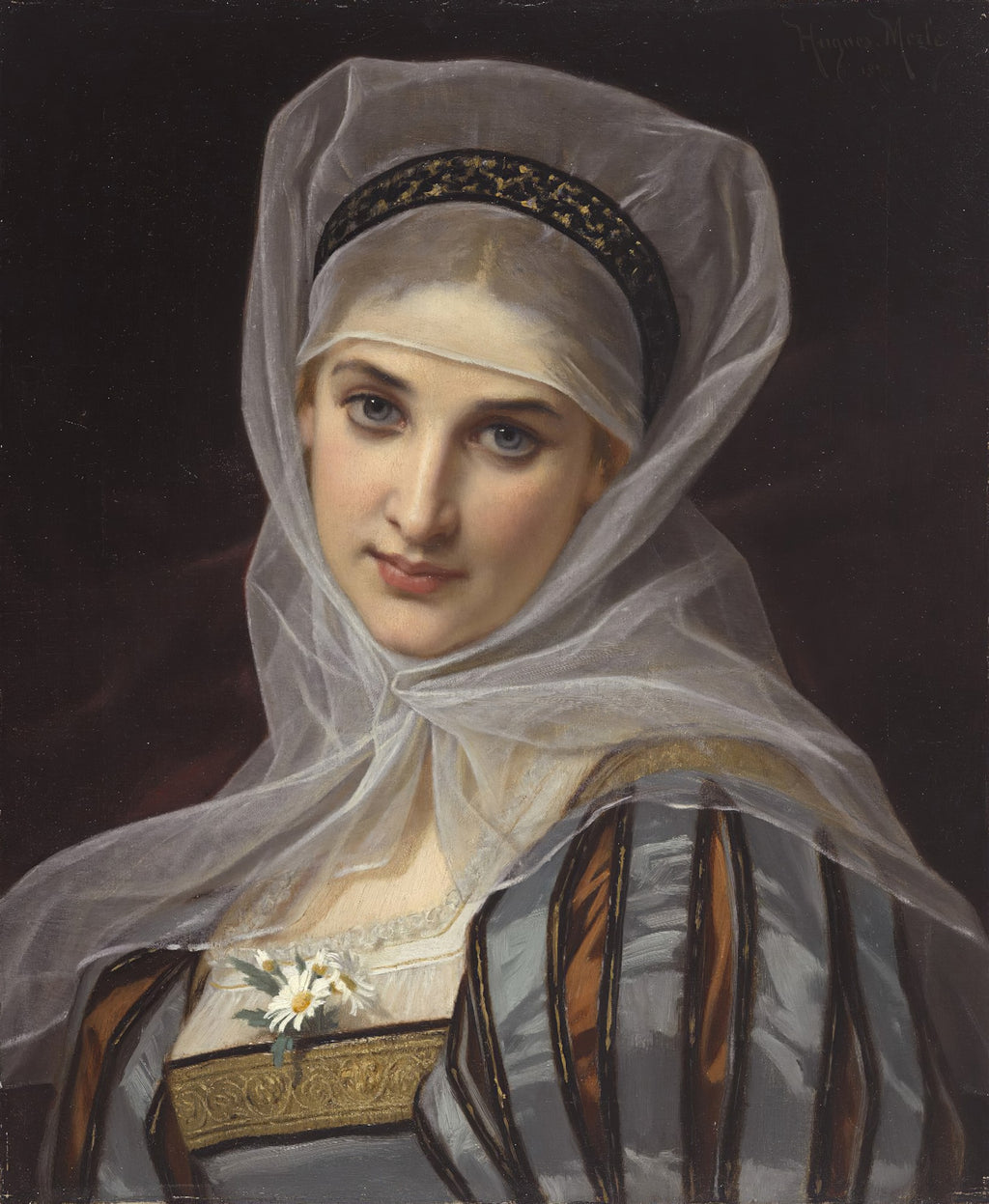 Retrato de uma jovem mulher com véu branco transparente sobre a cabeça e uma faixa escura na testa, vestindo um corpete cinza-azulado com detalhes marrons e dourados, e pequenas flores brancas no decote. O fundo é escuro.