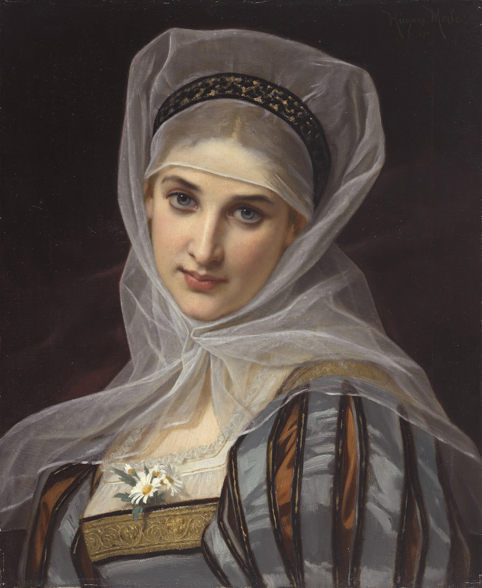 Retrato de uma jovem mulher com véu branco transparente sobre a cabeça e uma faixa escura na testa, vestindo um corpete cinza-azulado com detalhes marrons e dourados, e pequenas flores brancas no decote. O fundo é escuro.