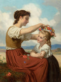 Uma mulher mais velha com cabelo escuro e uma criança loira sentadas em um campo, a mulher colocando uma coroa de flores coloridas na cabeça da criança. O fundo apresenta um céu azul com nuvens e colinas distantes.