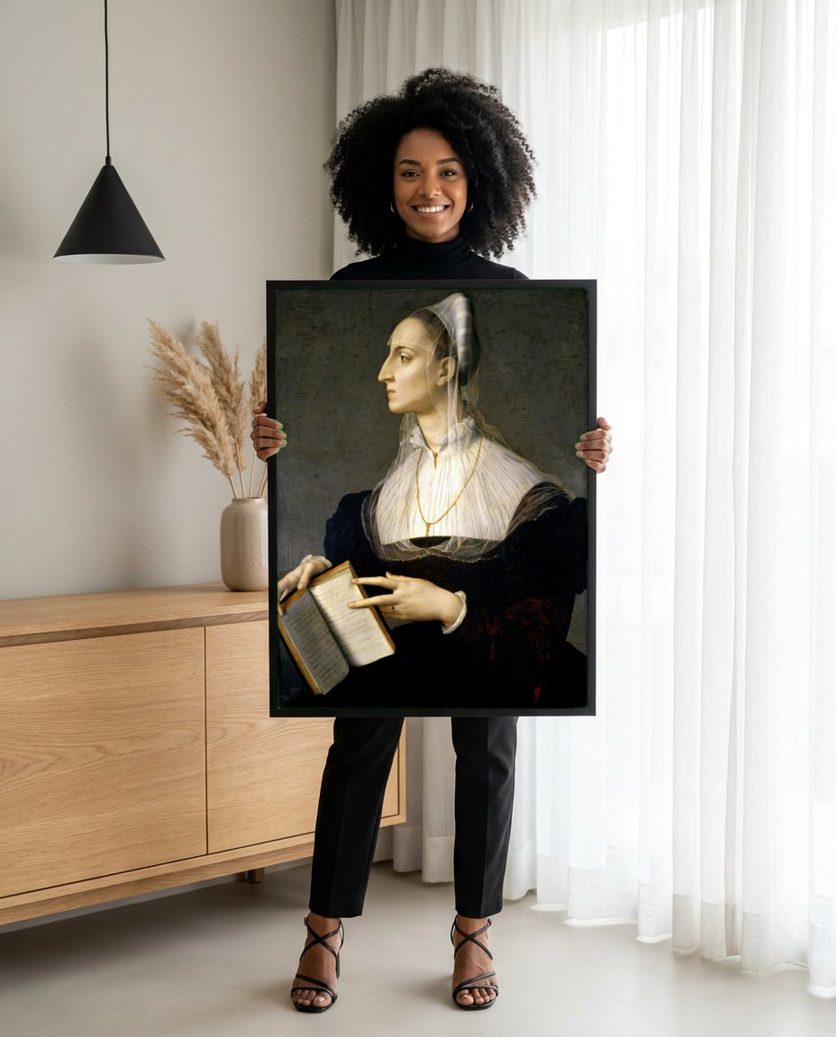 Quadro Decorativo Retrato de Dama com Livro - Bronzino | modelo apresentando o quadro emoldurado