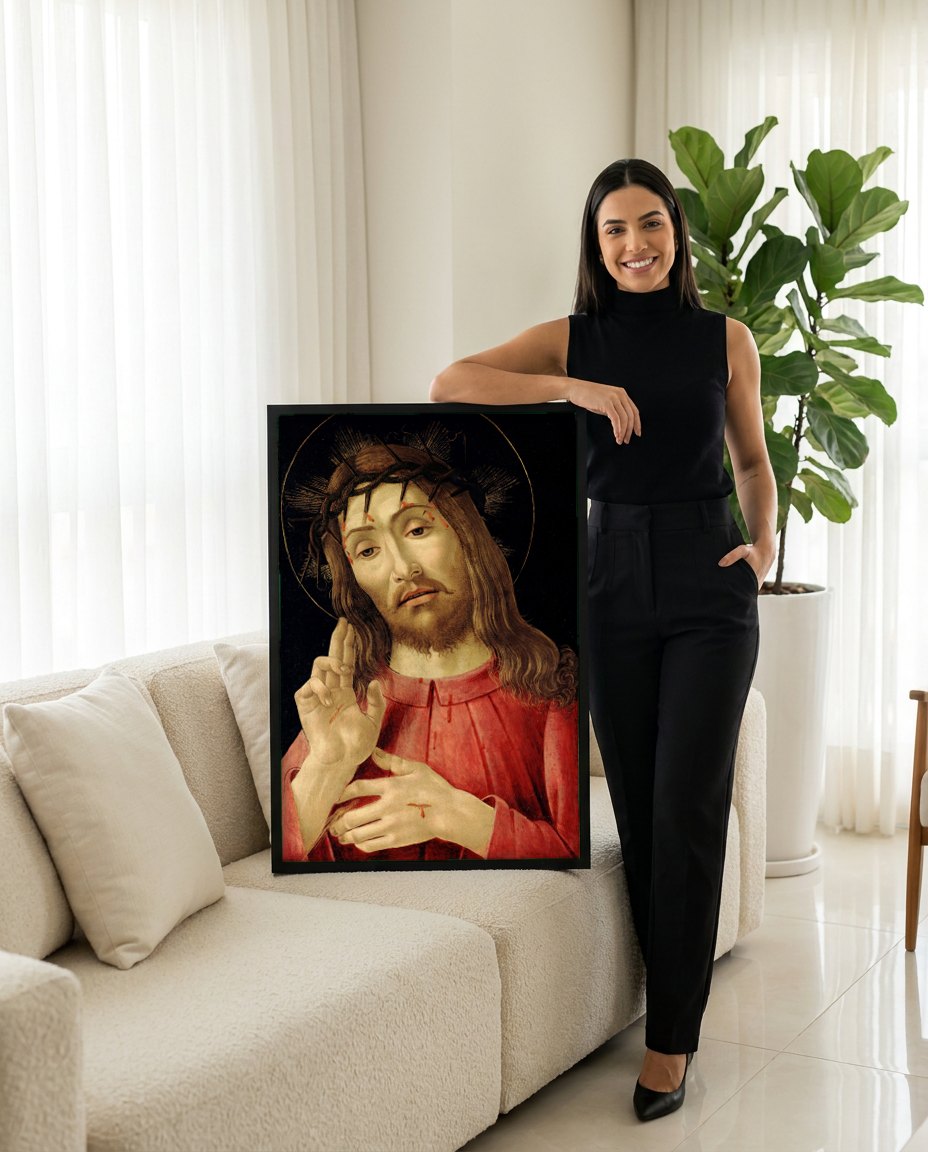 Quadro Decorativo Ecce Homo - Sandro Botticelli | modelo apresentando o quadro emoldurado