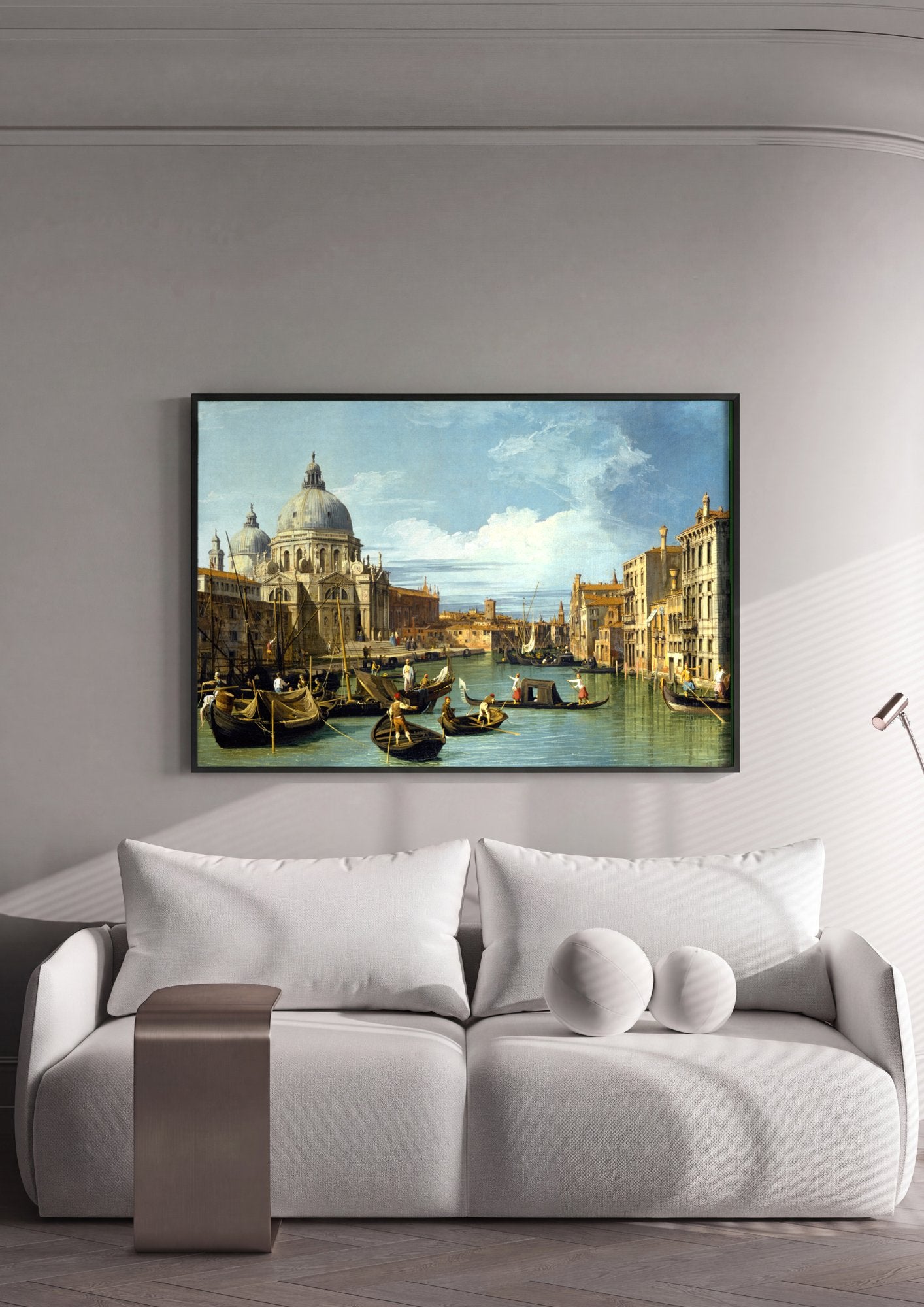 Quadro Decorativo 'O Grande Canal e a Igreja de Santa Maria della Salute' - Canaletto em ambiente decorado
