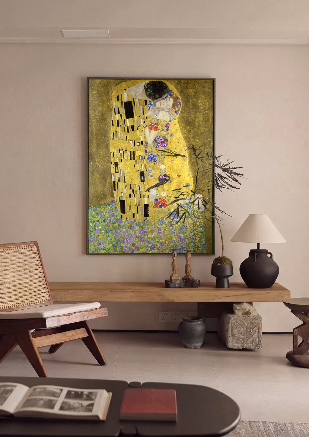Quadro Decorativo O Beijo - Gustav Klimt em ambiente decorado