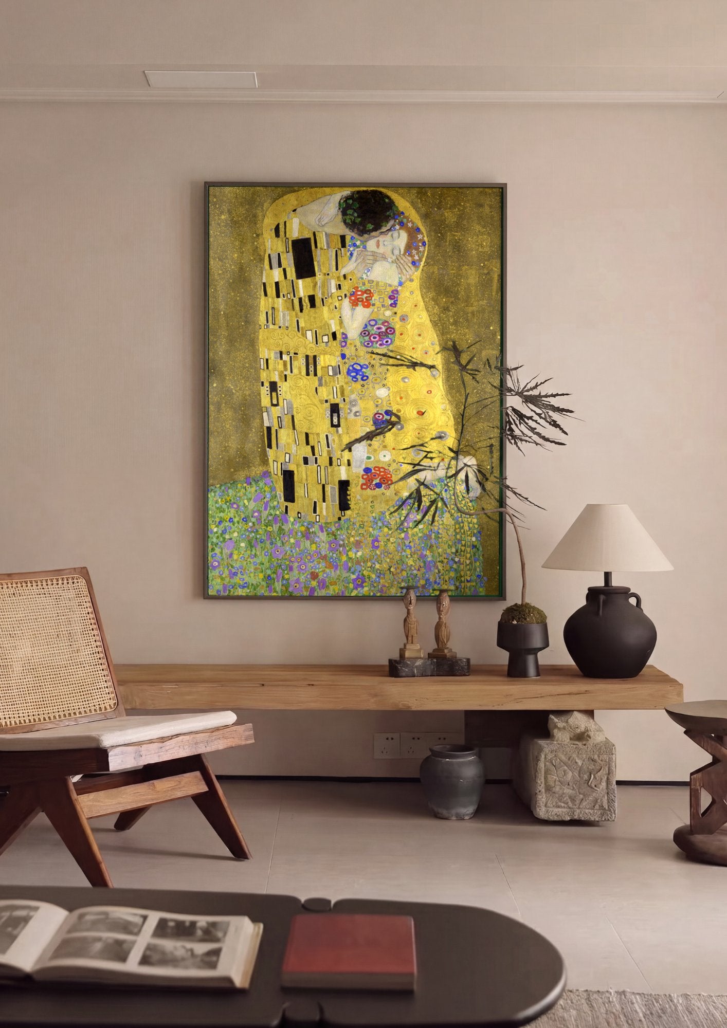 Quadro Decorativo O Beijo - Gustav Klimt em ambiente decorado