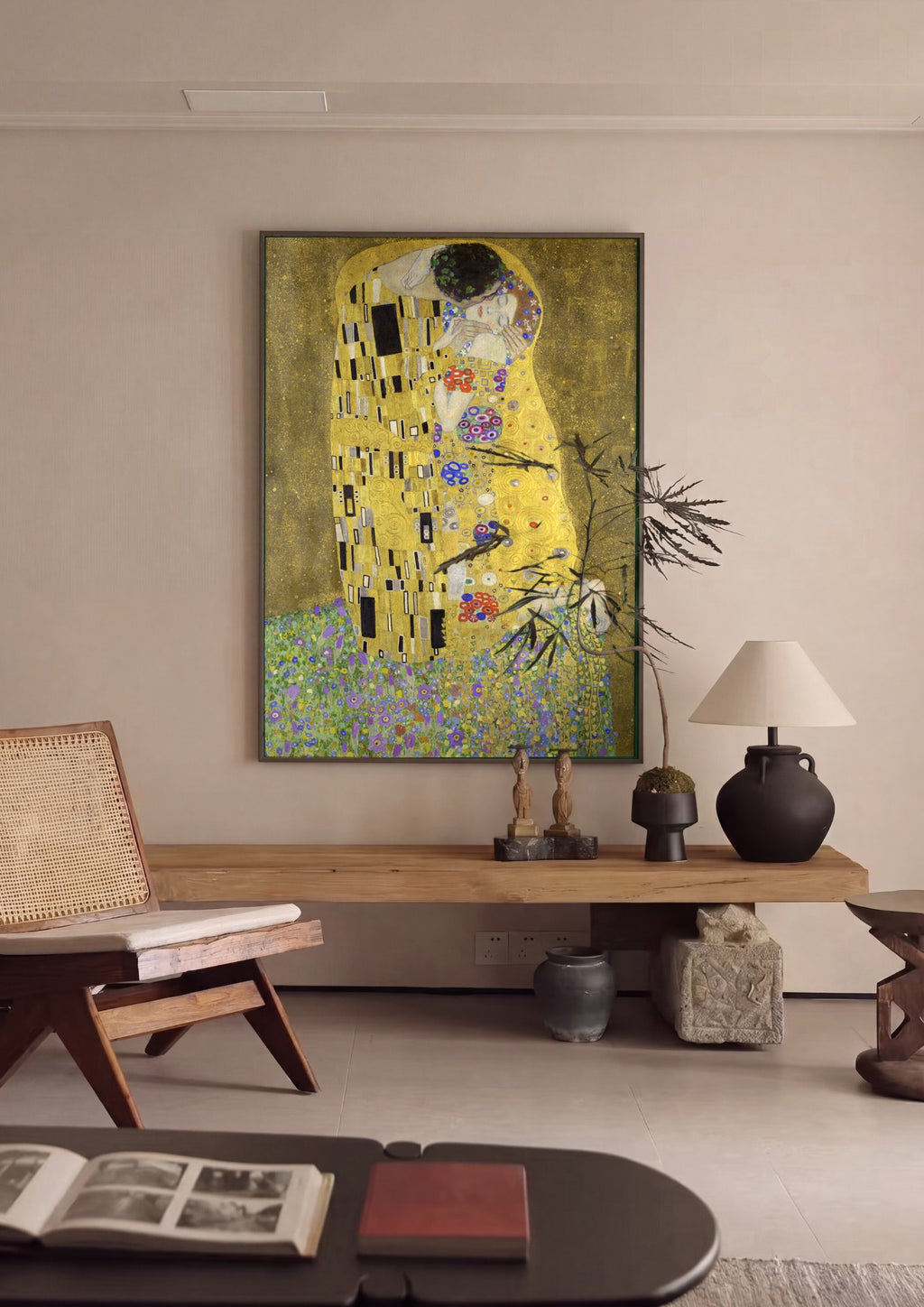Quadro Decorativo O Beijo - Gustav Klimt em ambiente decorado