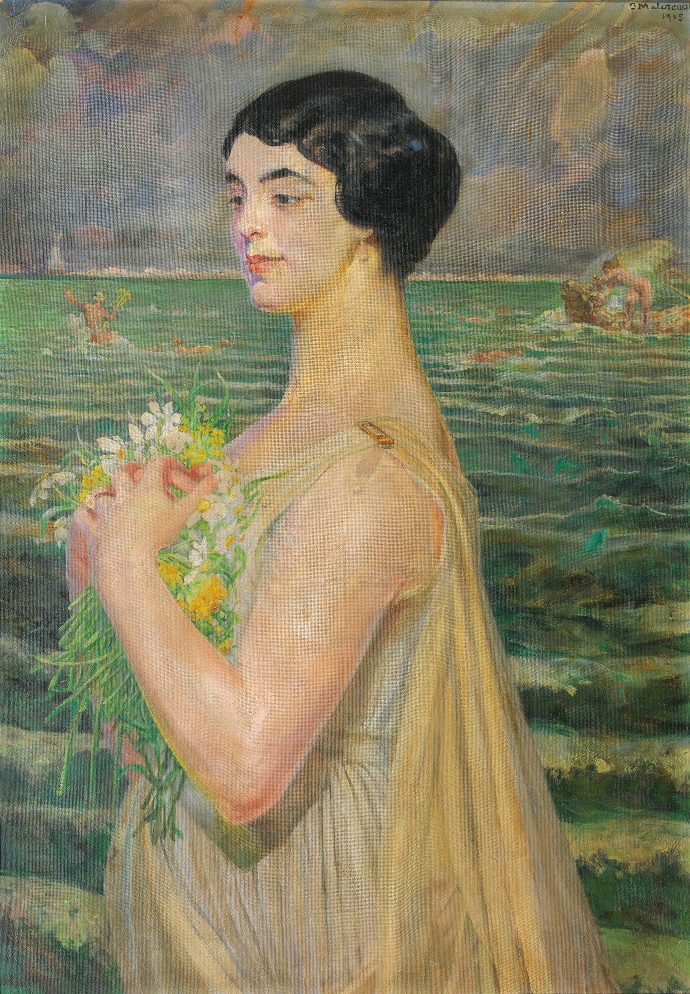 Retrato de uma mulher com buquê de flores, de perfil, com mar agitado e figuras ao fundo, em estilo simbolista de Jacek Malczewski.