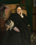 Retrato a óleo de uma senhora idosa com um pug em seu colo, sentada em uma poltrona. Ela veste um vestido escuro e o pug é de cor creme com focinho preto. Ao fundo, um móvel de madeira com um vaso de flores e uma parede verde escura.