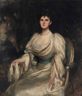 Retrato de mulher elegante com colar de pérolas, vestido branco e cinto azul, sentada em uma cadeira, pintura a óleo de James Jebusa Shannon