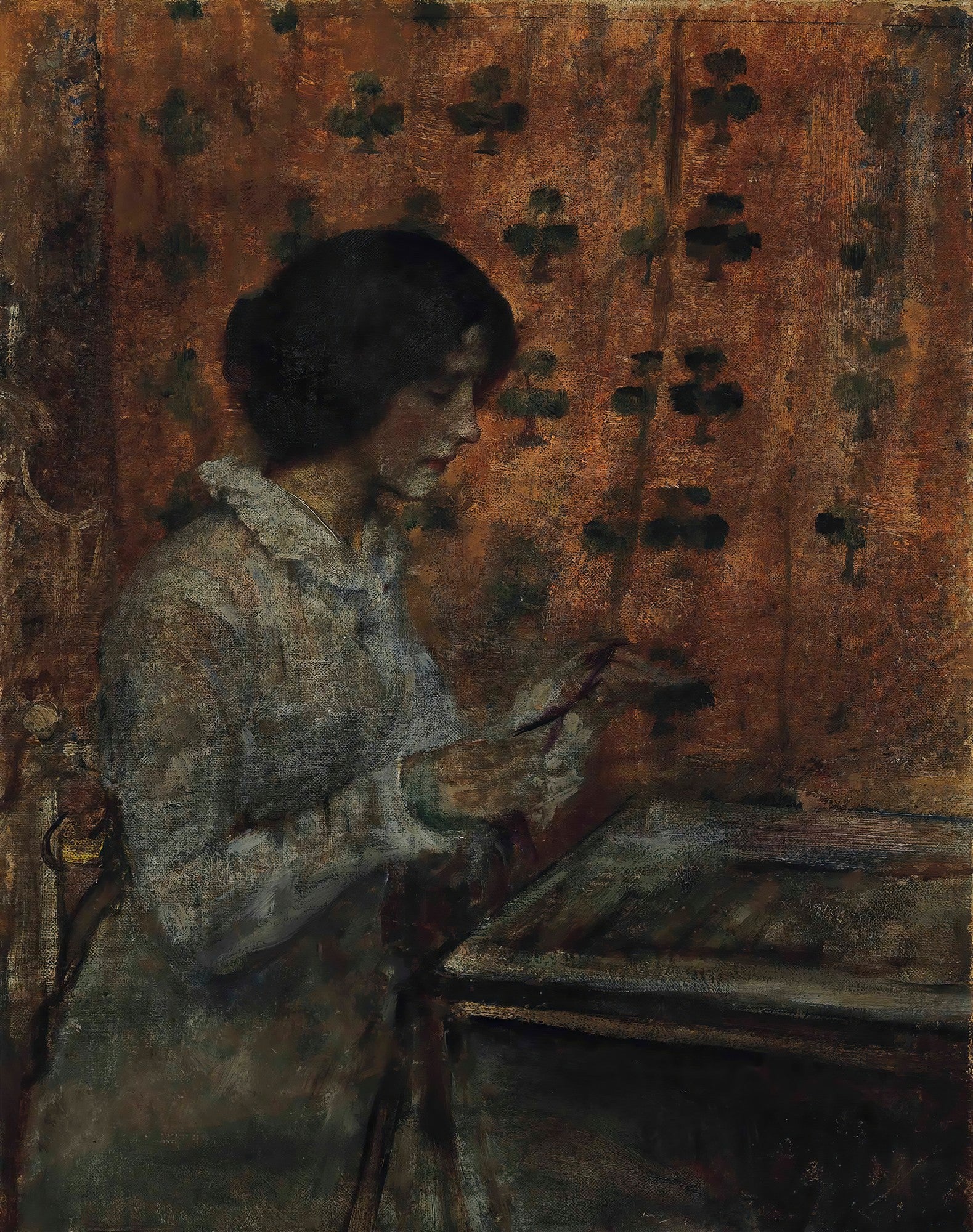 Retrato em óleo de uma mulher jovem, de perfil, com cabelos escuros presos, vestindo um casaco claro e debruçada sobre uma mesa ou tela, com um fundo de tapeçaria em tons de laranja e verde escuro. A obra é atribuída a James Jebusa Shannon.