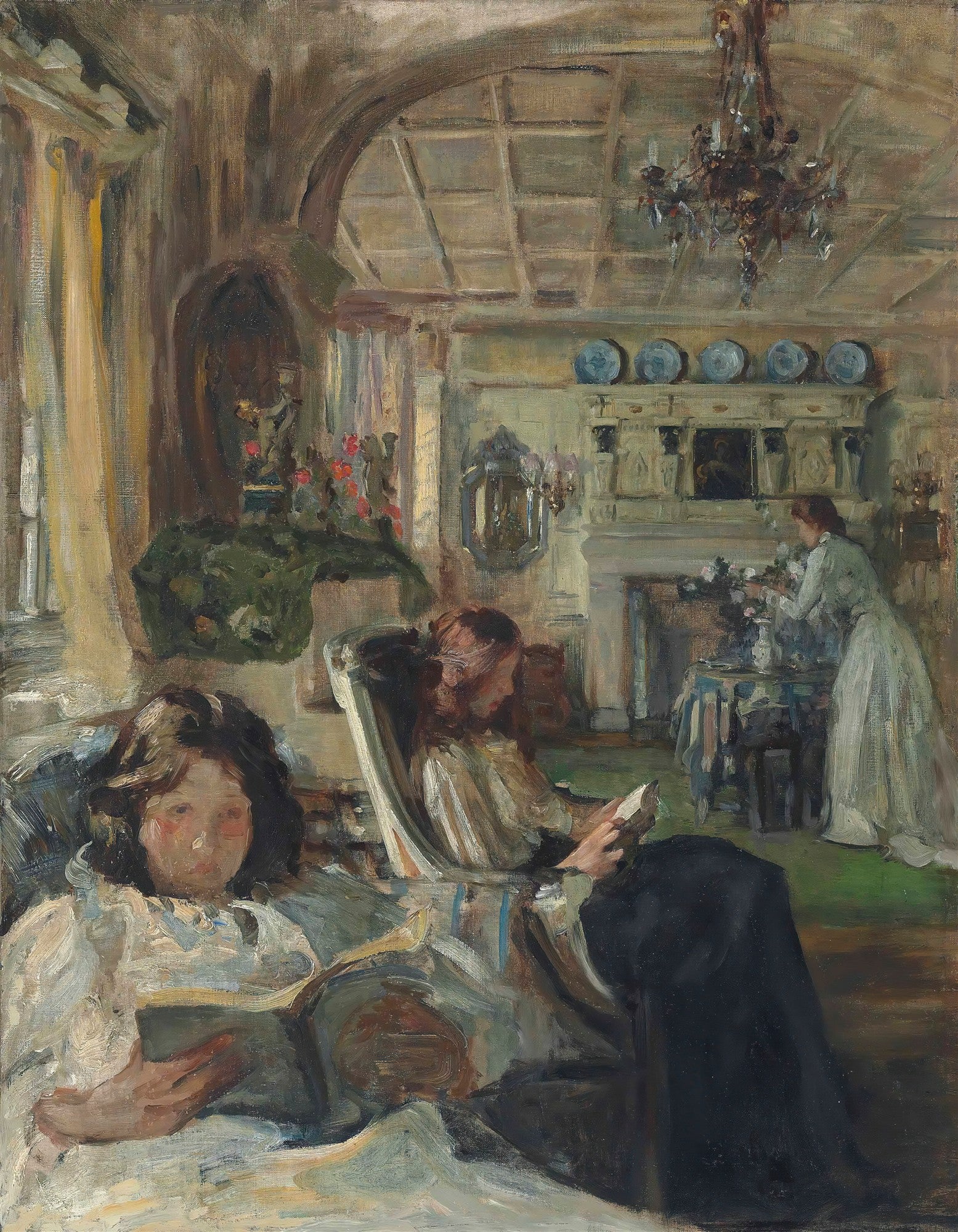 Pintura a óleo de James Jebusa Shannon retratando um interior com três mulheres. Uma mulher está sentada em primeiro plano lendo um livro. Outra mulher sentada atrás dela também lê. Uma terceira mulher está de pé ao fundo, organizando flores perto de uma lareira. O ambiente é um salão iluminado com arcos e um lustre.