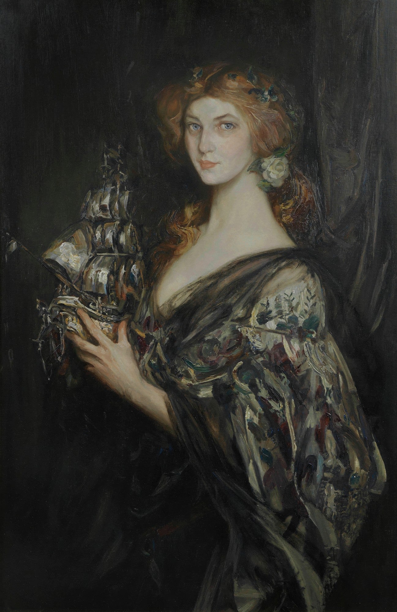 Retrato de uma mulher de cabelos ruivos, adornada com folhas e uma rosa, segurando um navio em miniatura, em um fundo escuro. Obra de James Jebusa Shannon.