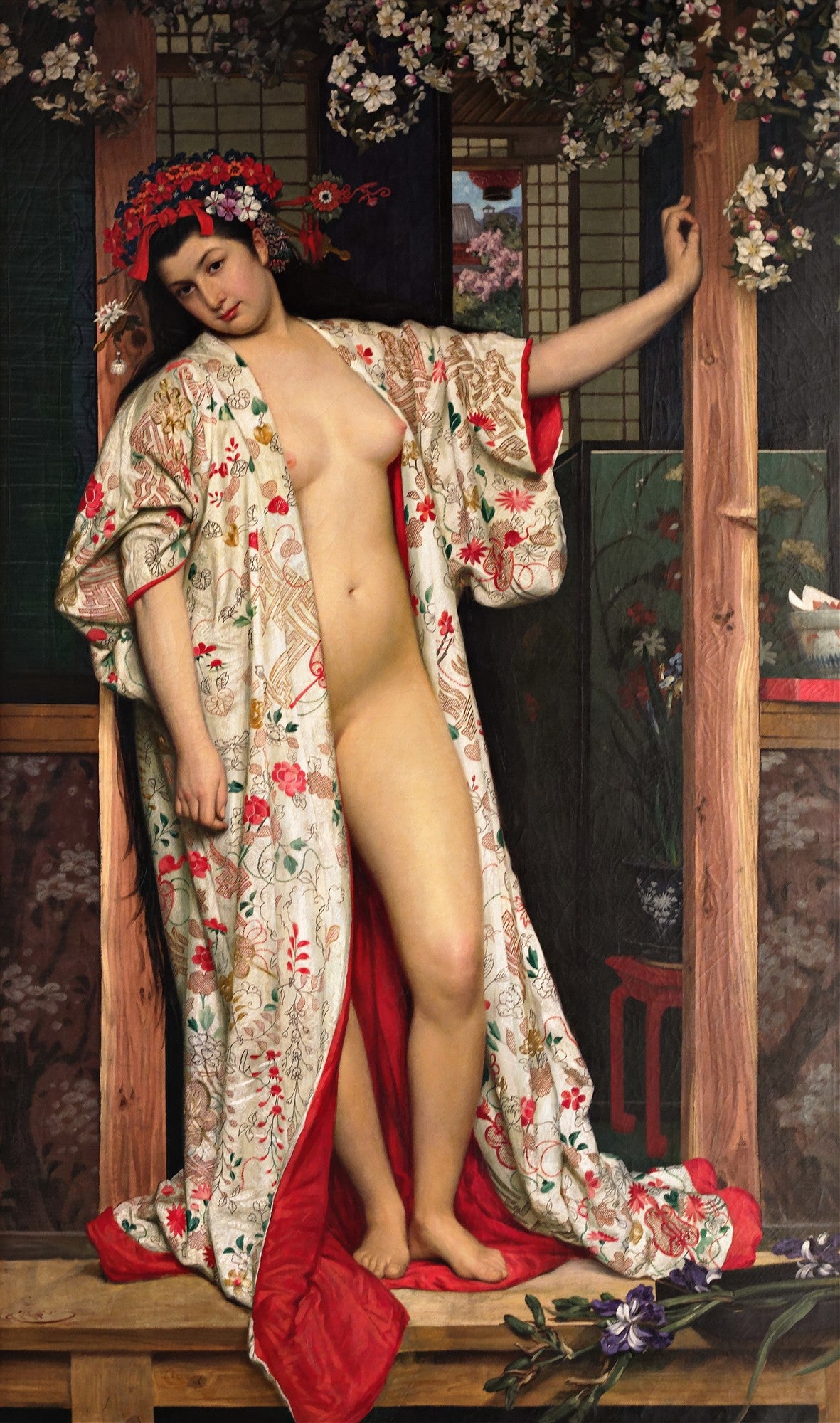 Pintura de James Tissot 'A Japonesa' retratando uma mulher de pele clara, com os seios à mostra, vestindo um quimono branco e vermelho ricamente bordado com flores, cabelo escuro com adornos florais vermelhos, em um cenário de inspiração japonesa com cerejeiras em flor.