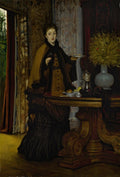 Quadro decorativo com uma mulher vitoriana em vestido marrom e capa, segurando um copo de vinho, ao lado de uma mesa com flores e frutas, em ambiente interno com cortinas.