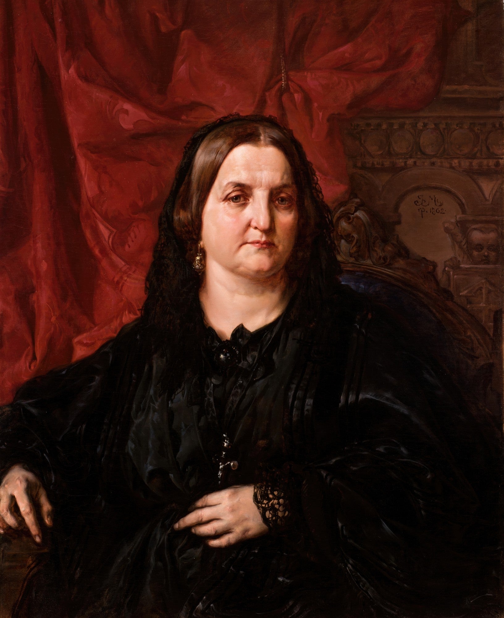 Retrato de uma senhora idosa com vestes escuras e véu preto, sentada, com fundo em tecido vermelho, assinado por Jan Matejko em 1882.