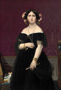 Retrato de Madame Moitessier por Ingres, mulher sentada de frente, vestindo um vestido preto de veludo com decote ombro a ombro, joias douradas e pérolas, cabelo escuro adornado com flores, fundo em tom de vinho com padrões. Ela segura um leque.