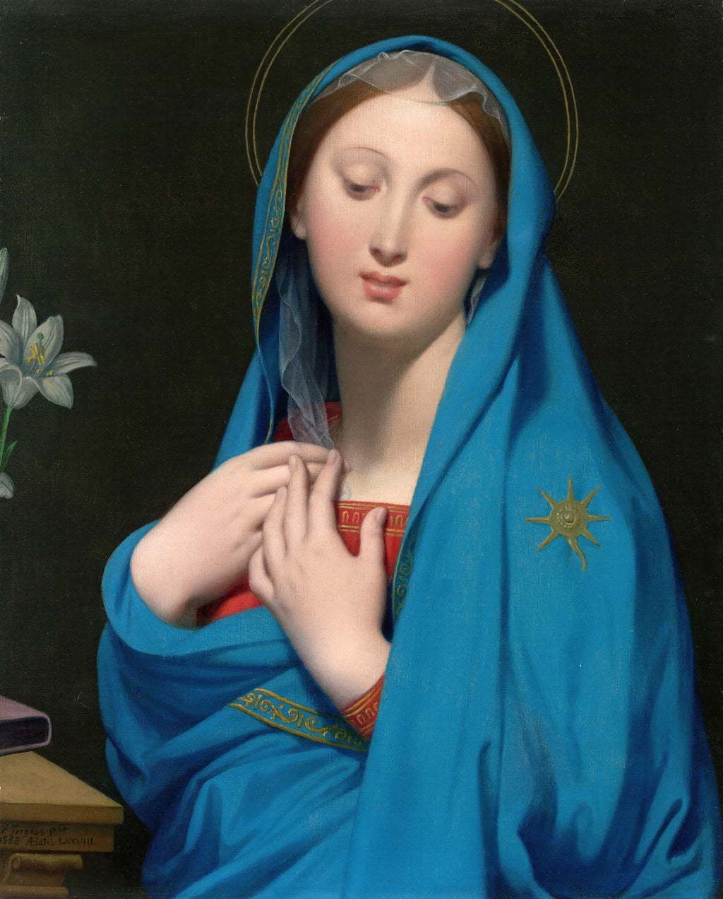 Quadro decorativo 'A Virgem de Adoração' de Jean-Auguste-Dominique Ingres, representando uma figura feminina com manto azul e auréola dourada, em pose de devoção, com lírios brancos ao lado.