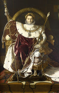 Retrato de Napoleão Bonaparte sentado em um trono dourado, vestindo trajes imperiais luxuosos em vermelho, branco e dourado, com coroa de louros, manto de arminho e cetros. A obra é de Jean-Auguste-Dominique Ingres.