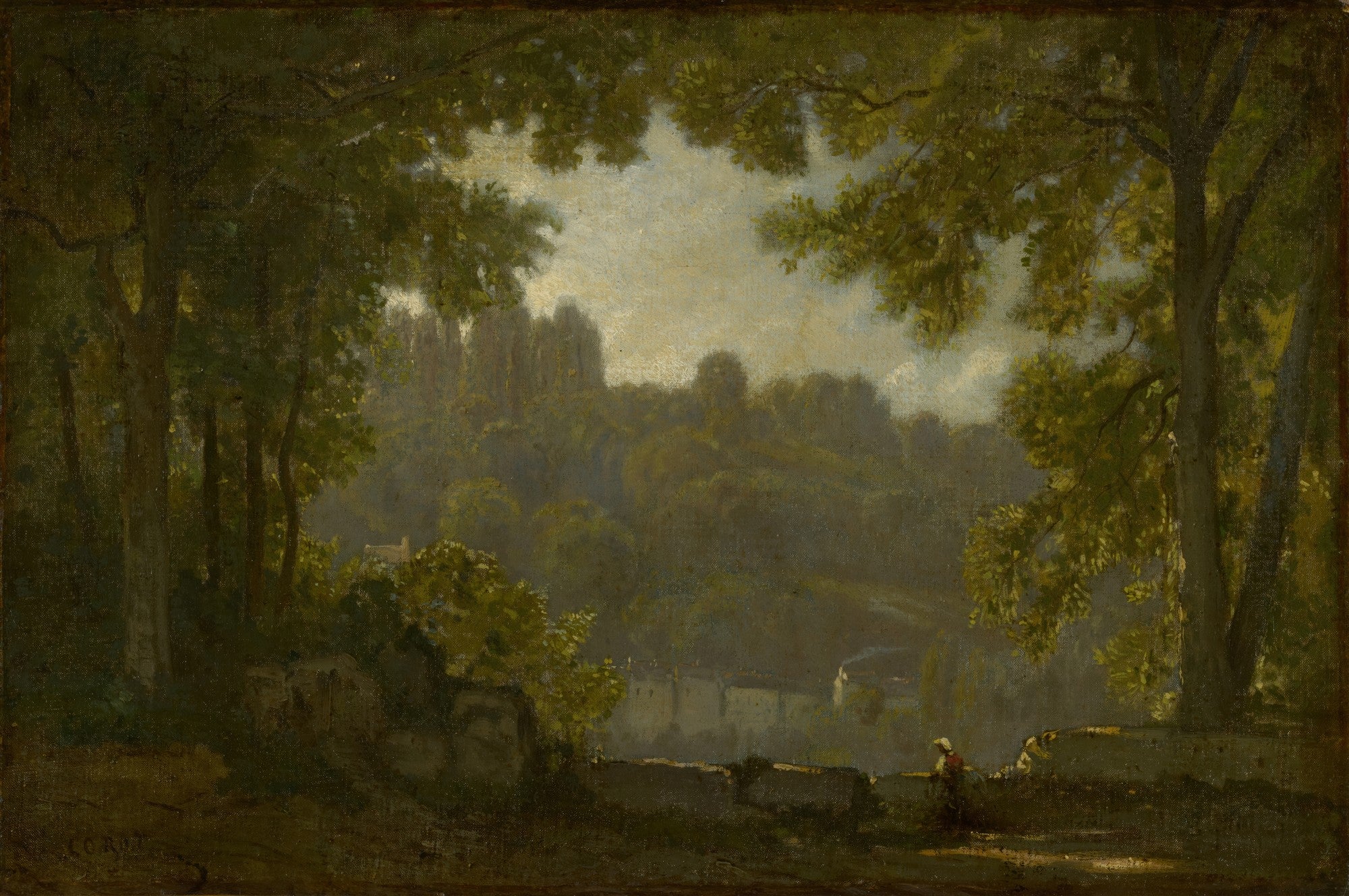 Pintura a óleo de Jean-Baptiste Camille Corot mostrando uma paisagem campestre com árvores densas em primeiro plano e um vale com construções e pequenas figuras ao longe, sob um céu claro e suave. Predominam tons de verde e marrom, com luz esmaecida.
