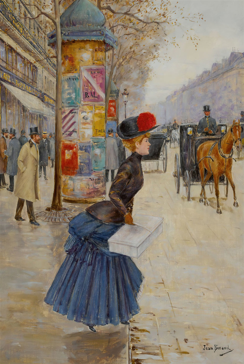 Quadro decorativo com pintura a óleo de Jean Béraud, retratando uma mulher elegante em um chapéu com pena vermelha, vestindo um vestido azul e carregando uma caixa branca em uma rua parisiense movimentada do século XIX, com carruagens e pessoas ao fundo.