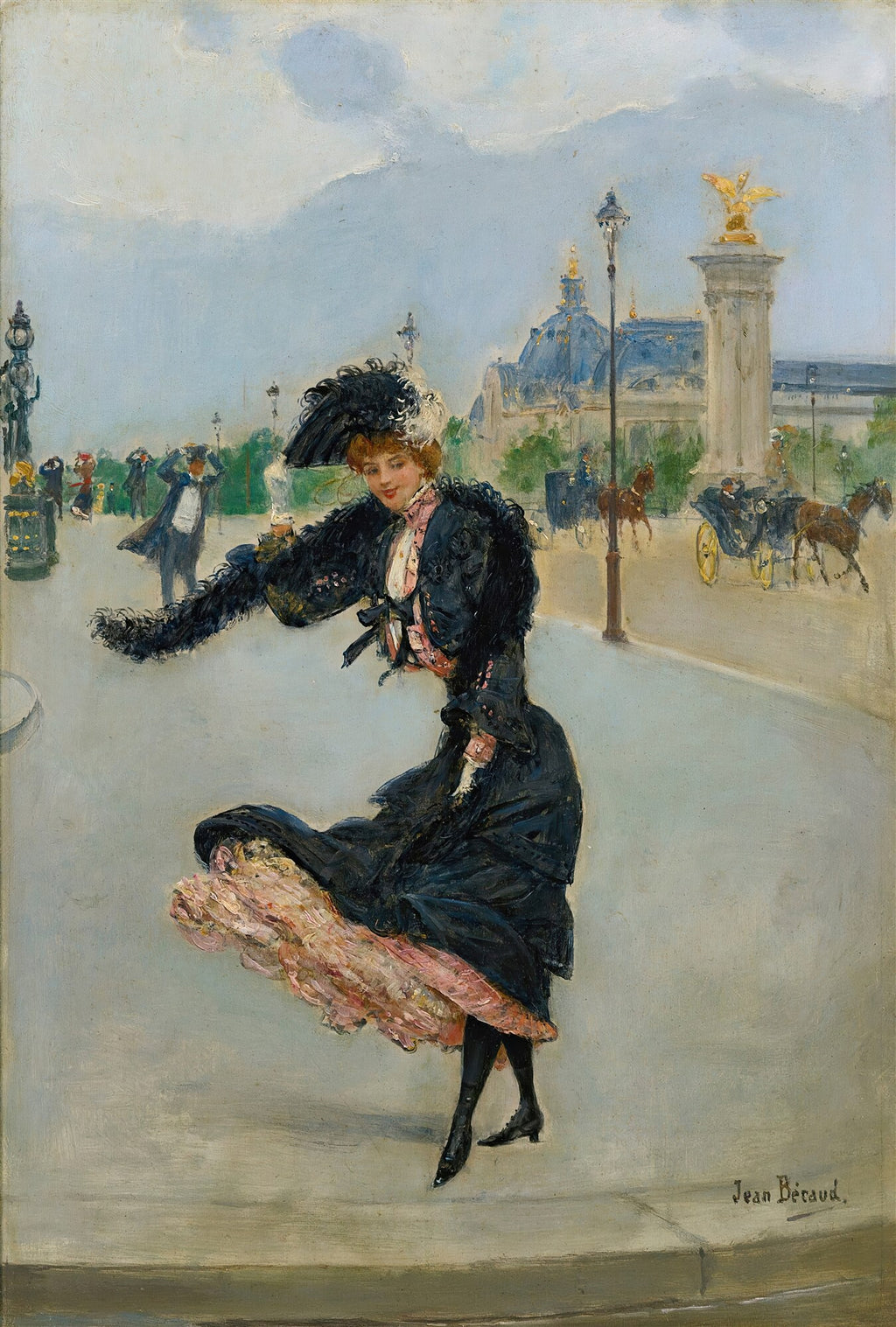 Quadro decorativo com pintura de Jean Béraud representando uma mulher elegante em um vestido preto e rosa, com chapéu de penas, sendo surpreendida por uma rajada de vento em uma rua parisiense, com edifícios e carruagens ao fundo.