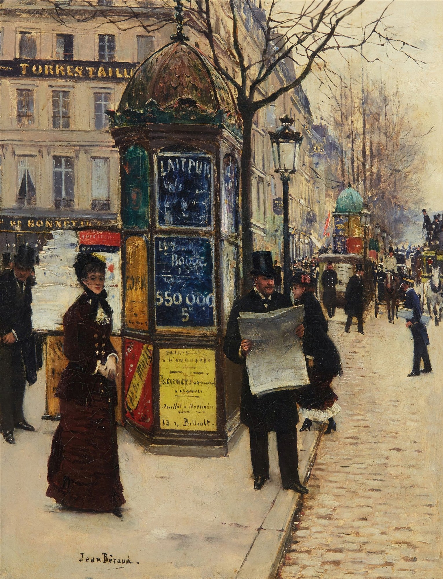 Quadro decorativo com pintura de Jean Béraud retratando uma rua parisiense movimentada com figuras elegantes, uma coluna de anúncios e edifícios clássicos.