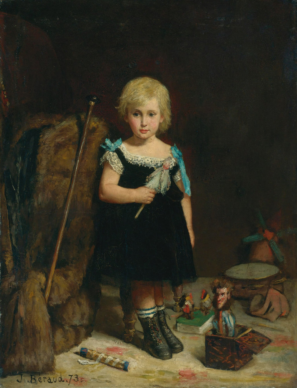 Quadro decorativo com retrato de uma menina de cabelos loiros e vestido escuro, segurando uma boneca. Brinquedos como um palhaço de caixa e um tambor estão ao seu redor. A pintura é escura e apresenta a assinatura 'J. Beraud.73'.
