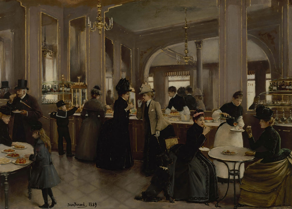 Quadro decorativo com pintura a óleo de Jean Béraud de uma pâtisserie parisiense, com pessoas elegantemente vestidas em atividades sociais e degustando doces. A paleta é predominantemente em tons neutros e terrosos, com detalhes dourados. A cena inclui um senhor de cartola, mulheres com chapéus elaborados, crianças e atendentes, refletindo a vida urbana da Belle Époque.