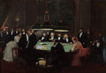 Quadro decorativo 'A Mesa de Jogo' de Jean Béraud, mostrando um grupo de homens e duas mulheres em um salão de jogos elegante, iluminado por abajures suspensos sobre uma mesa de feltro verde, em um ambiente de penumbra e luxo do século XIX.