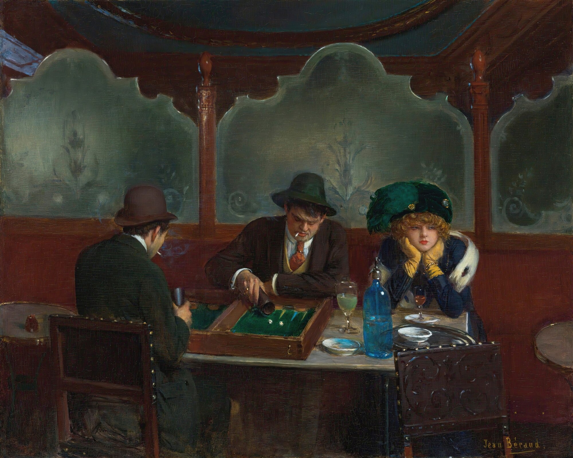 Quadro decorativo 'A Mesa de Jogo' de Jean Béraud, representando três pessoas em um café, com dois homens jogando e uma mulher observando pensativa. A cena noturna é iluminada de forma suave, com tons de verde, marrom e vermelho.
