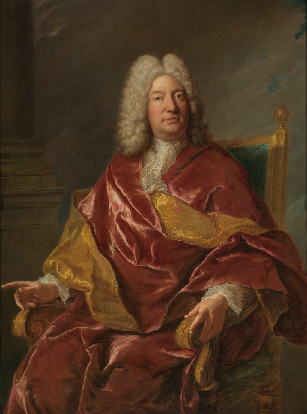Retrato de um cavalheiro do século XVIII, com peruca branca volumosa e vestindo um manto suntuoso em tons de vermelho e dourado, sentado em uma cadeira elegante. A obra é atribuída a Jean François de Troy.