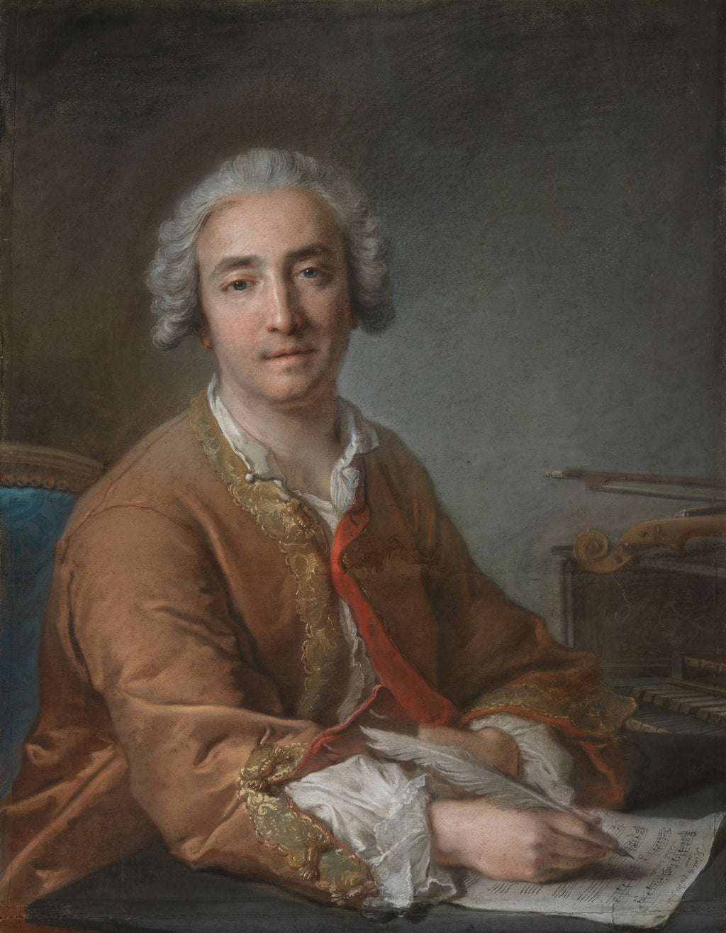 Retrato de um homem de meia-idade, com peruca branca e casaco marrom-avermelhado com detalhes dourados, segurando uma partitura musical e uma pena. Atrás dele, um instrumento musical com teclas e um violino.