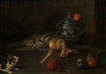 Quadro decorativo com natureza-morta de Jean Siméon Chardin, mostrando uma lebre morta, um gato observando, uma sopeira de prata e várias frutas como maçã e peras, em tons escuros e profundos.